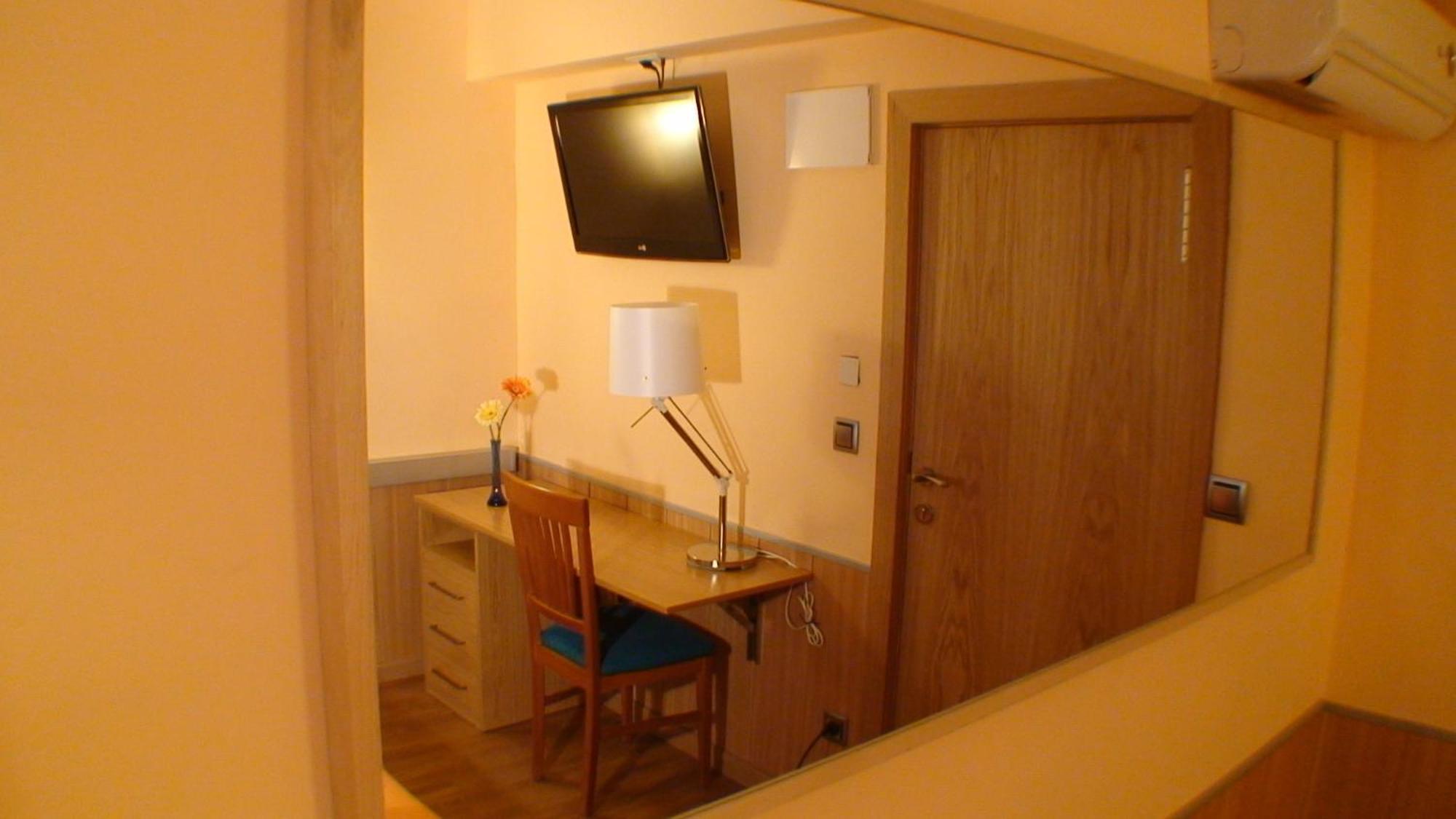 Hostal El Carmen Σαραγόσα Εξωτερικό φωτογραφία