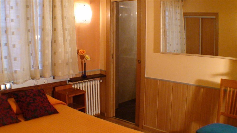 Hostal El Carmen Σαραγόσα Εξωτερικό φωτογραφία